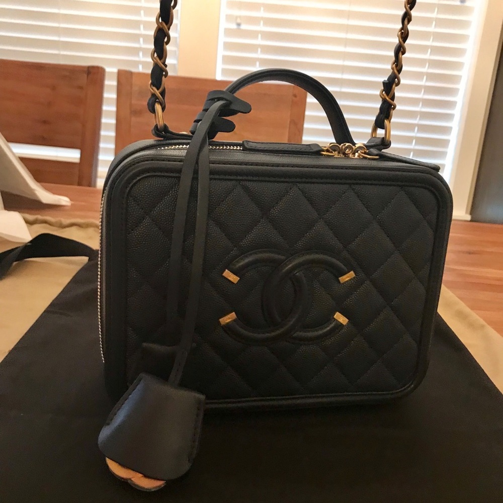 2018 Chanel CC Filigree Vanity Case - Picture 7 of 8